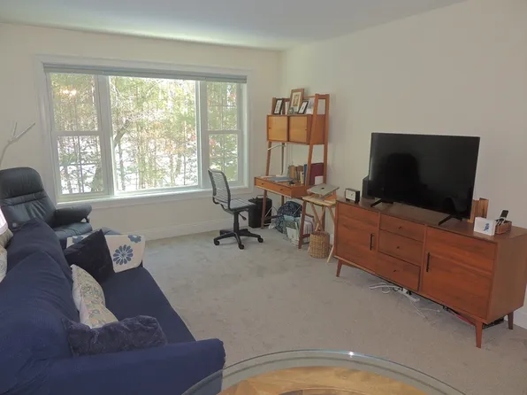 26 Green Leaves Dr Unit 635, Amherst, MA 01002