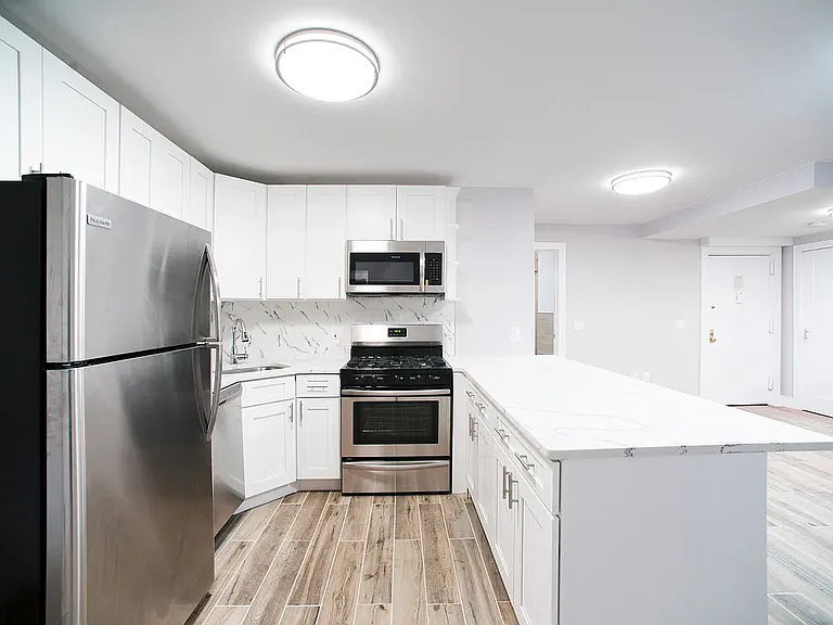 570 W 183rd St #BASEMENT — Photo 2