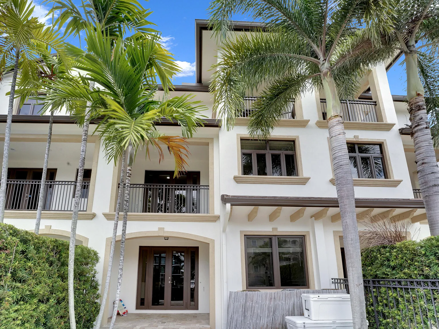 4 bed, 4.5 bath, 3303 sqft, $12,000 — Photo 3