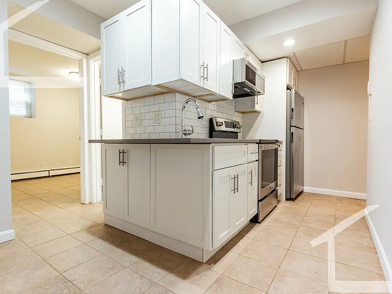 12 Gardner St #7 — Photo 2