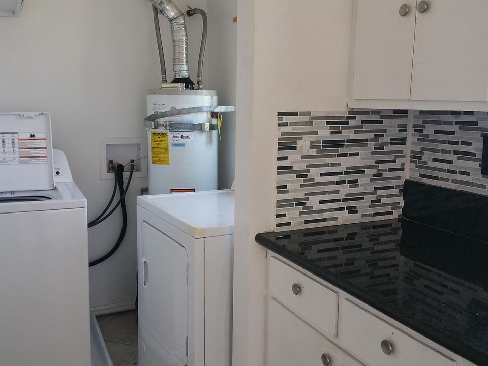 2nd image of 522 N Grand Ave #522