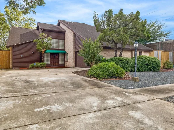 10327 Olympia Dr, Houston, TX 77042
