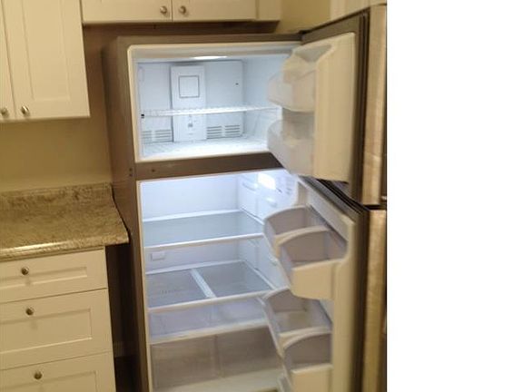 4th image of 900 NE 14th St APT 31