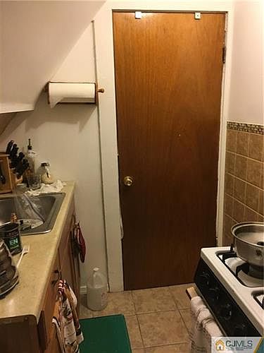 2nd image of 415 Abington Ave