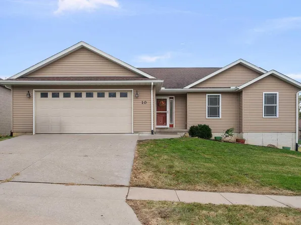 10 Oakley Dr, Le Claire, IA 52753
