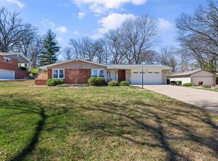 9431 Oakwood Manor Ln, Saint Louis, MO