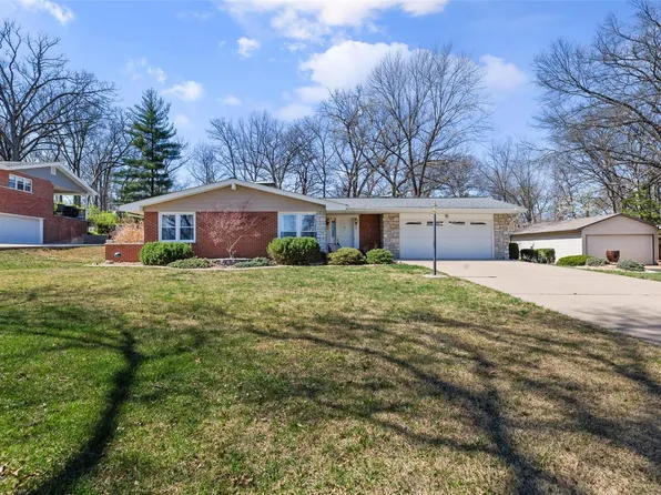 9431 Oakwood Manor Ln, Saint Louis, MO 63126