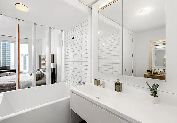 4th image of 15 William St APT 42C