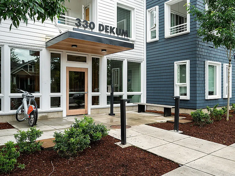 330 Dekum Apartments — Photo 17