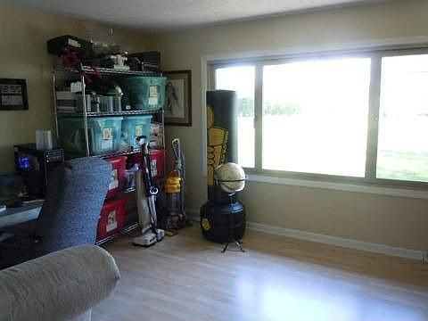 4th image of 53160 Suzanne Ave