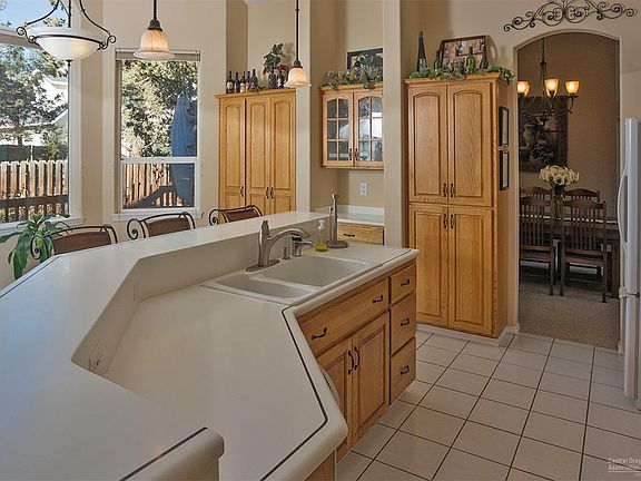 3rd image of 929 SE Sunwood Ct