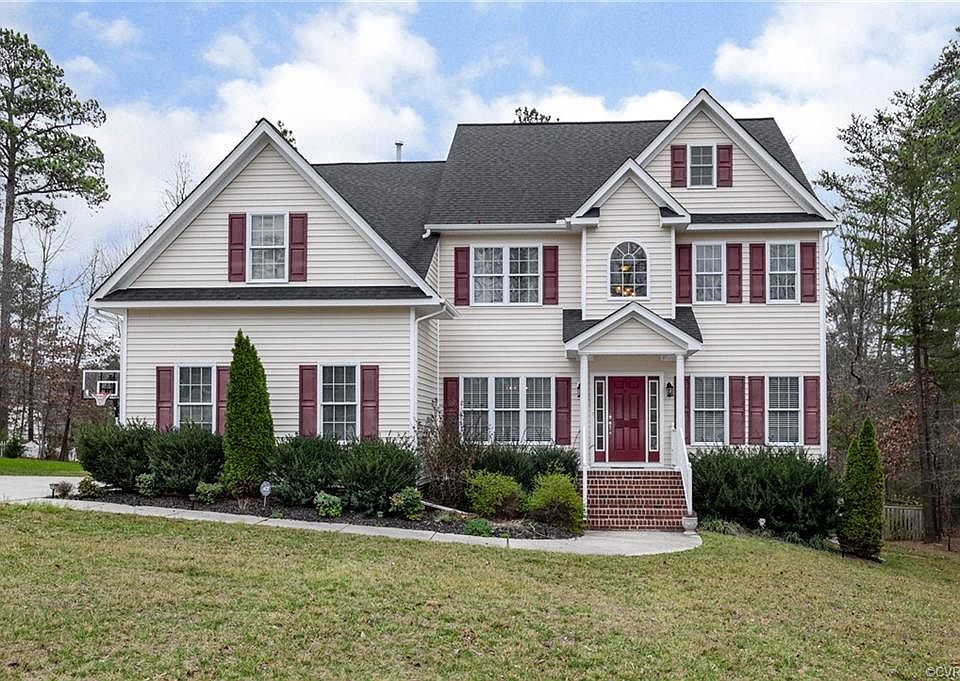 1st image of 242 Twin Crest Dr