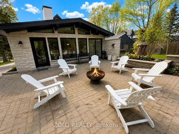 64 Joseph St, Muskoka Lakes, ON P0B 1J0