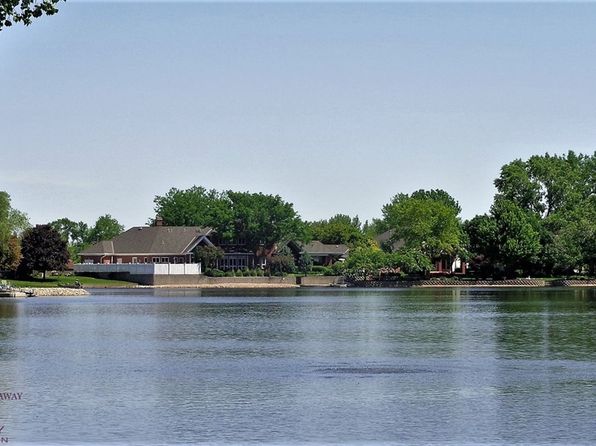 213 Lakeside Dr, Grand Island, NE 68801