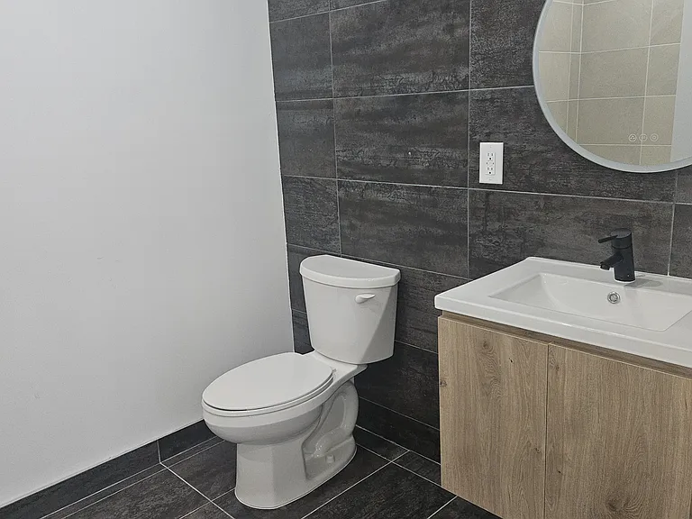 556A Market St #3 — Photo 4