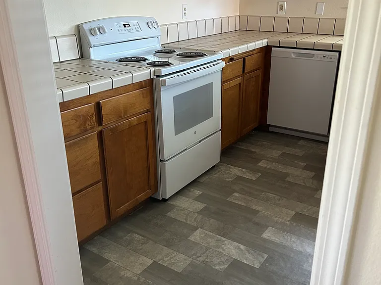 468 2nd St W #468 — Photo 9