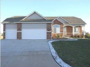 10117 E Kinkaid Cir, Wichita, KS 67207