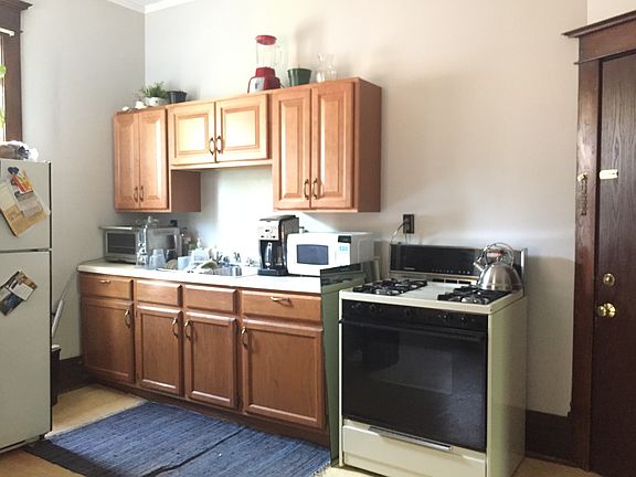 Apt 2: Kitchen w/ gas range