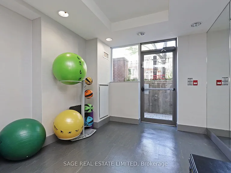 11 Soho St #405 — Photo 17