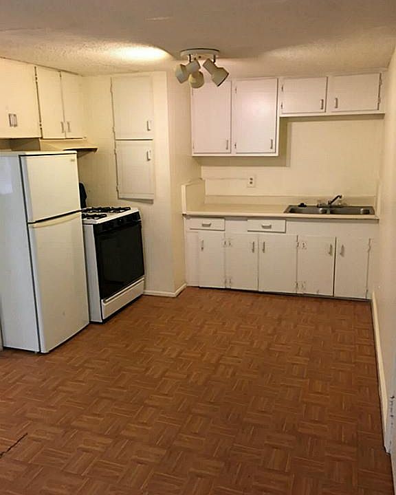 1st image of 2406 Mimosa Dr APT 9