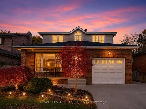 35 Trenholme Cres, Hamilton, ON L8W 2L4