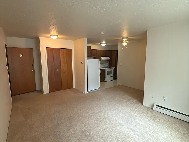 525 E Woodland St #C — Photo 7
