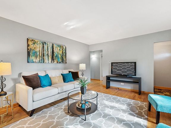 5th image of 360 Hawthorn Ln
