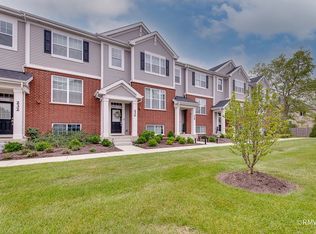 230 Timberleaf Cir, Roselle, IL 60172