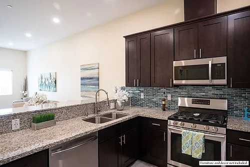 Pacific Heights Apartments Photo 1