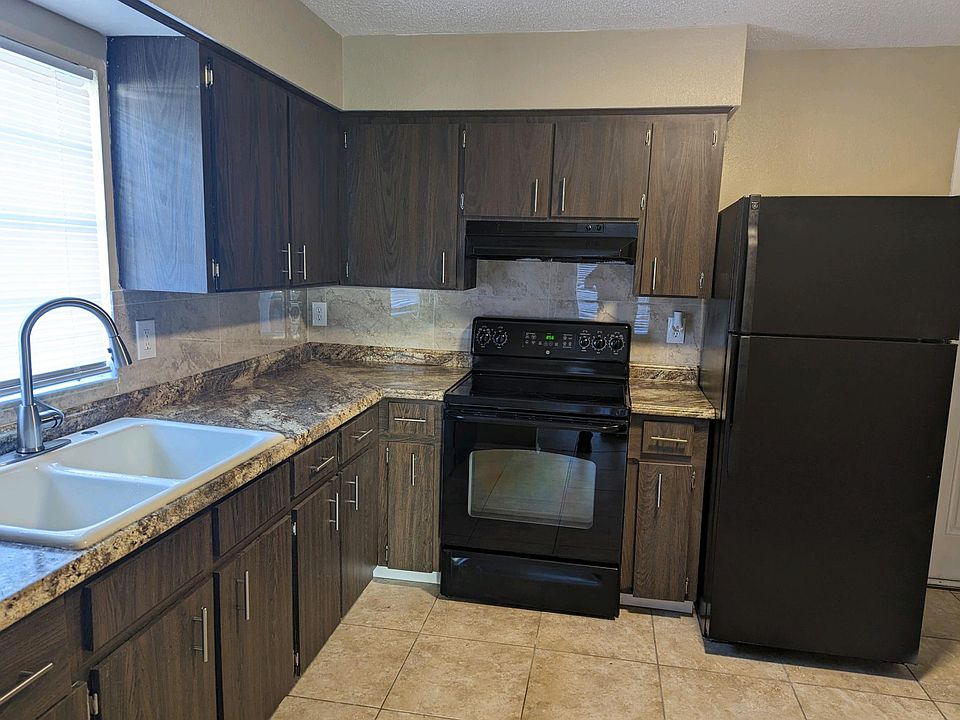 1st image of 702 E Garden St #2