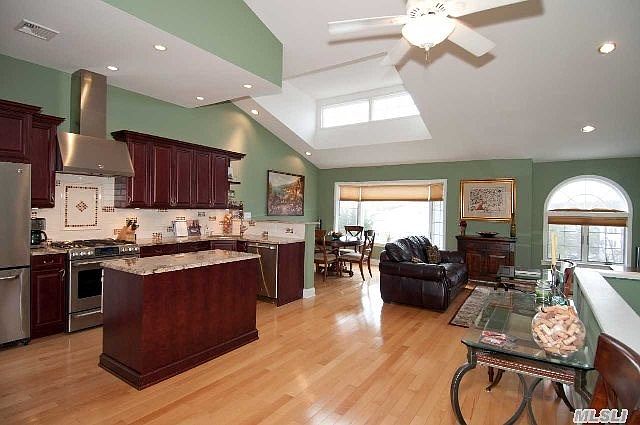 1st image of 24204 Oak Park Dr