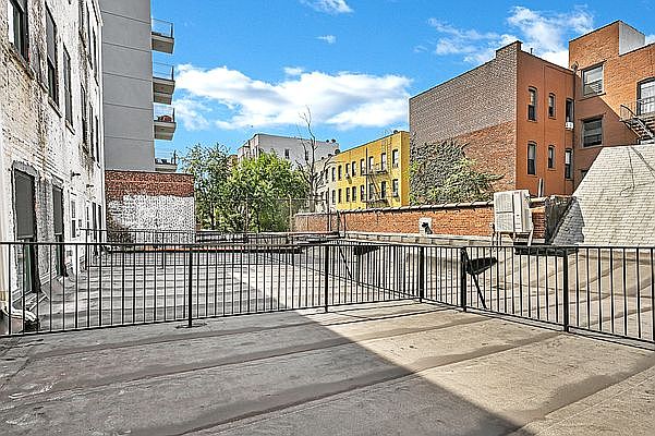 1st image of 822 Flatbush Ave #2A2