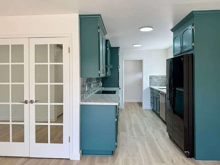 390 Howard Dr — Photo 5