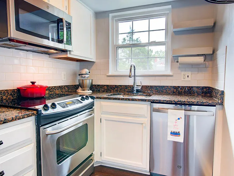 2100 N Scott St #106 — Photo 15
