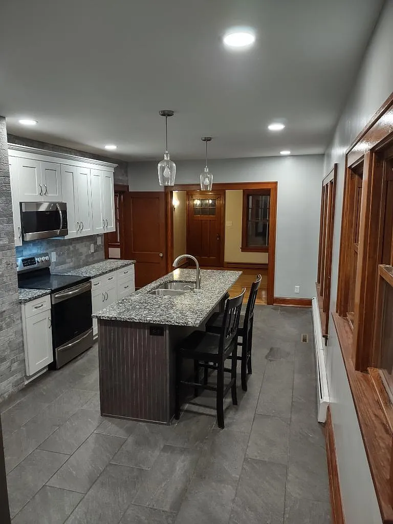 3 bed, 1650 sqft, $2,995 — Photo 1