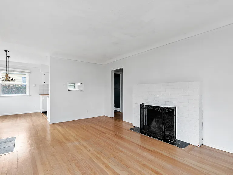 5935 NE 57th Ave — Photo 5