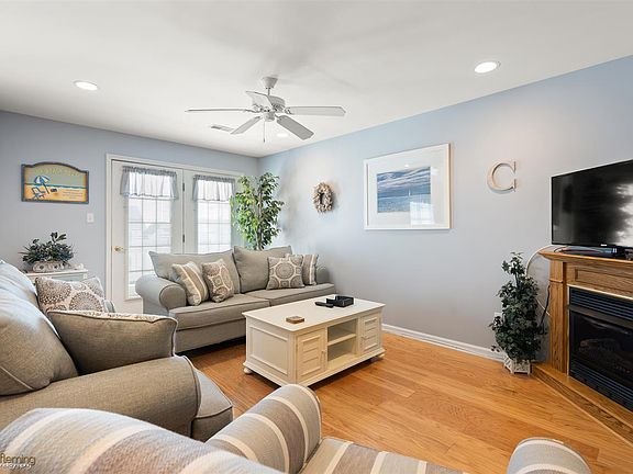 5th image of 6200 Pacific Ave Unit 202