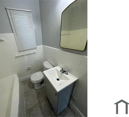 226 W 22nd St — Photo 10