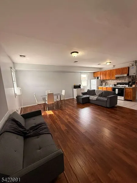 296 Passaic St #3
