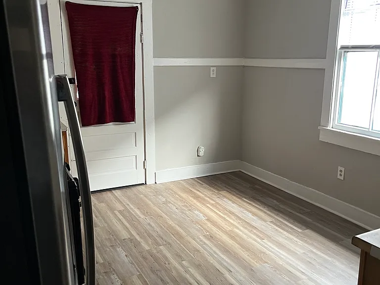 4649 Clara St — Photo 11