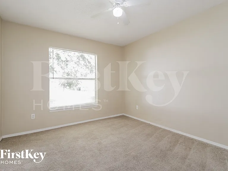 541 Albatross Dr — Photo 13