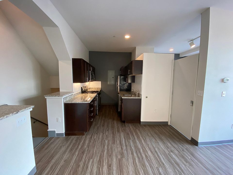 1st image of 160A E Berkeley St #305