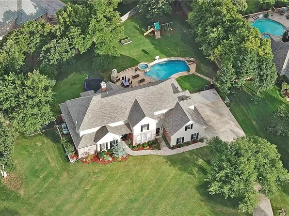 4308 Caliburn Pkwy, Edmond, OK 73003
