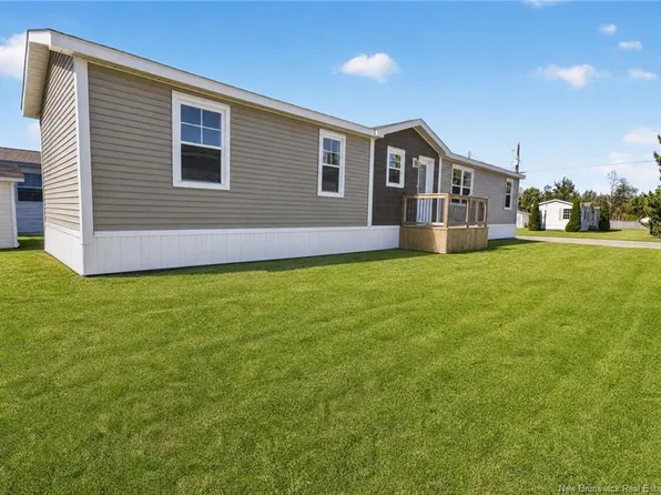 61 Ulysse Dr, Dieppe, NB E1A 7C2