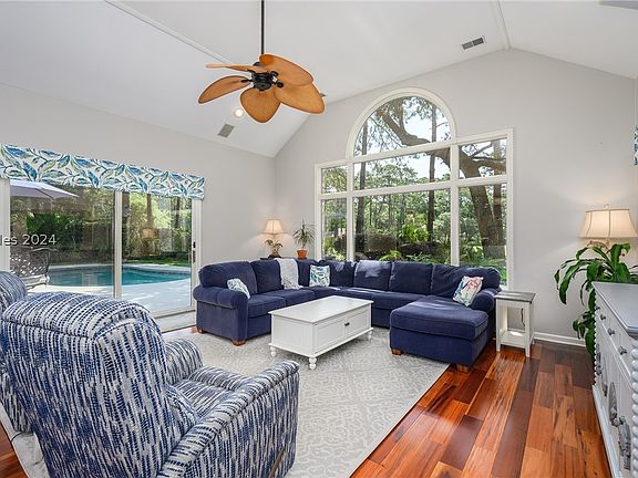 4th image of 10 Long Leaf Ln