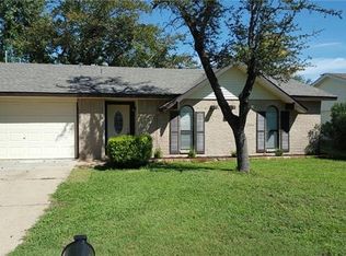 502 Campfire Dr, Grand Prairie, TX 75052