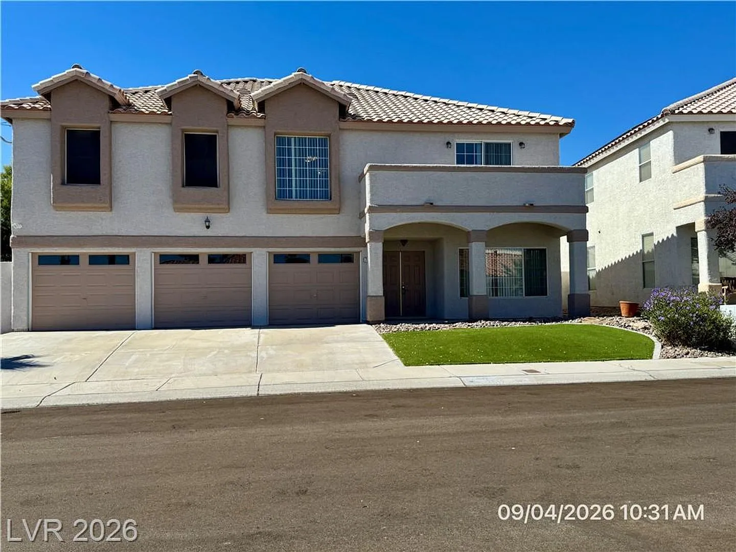5-Bedroom Home with Loft, Pool & Mountain Views — Photo 2