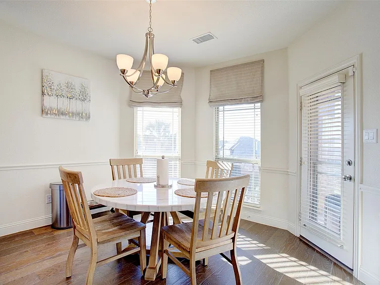 214 Heatherstone Dr — Photo 14