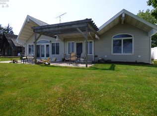156 Cessna Dr, Put In Bay, OH 43456