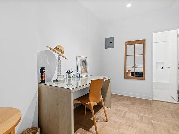 5th image of 360 E 72nd St APT B800
